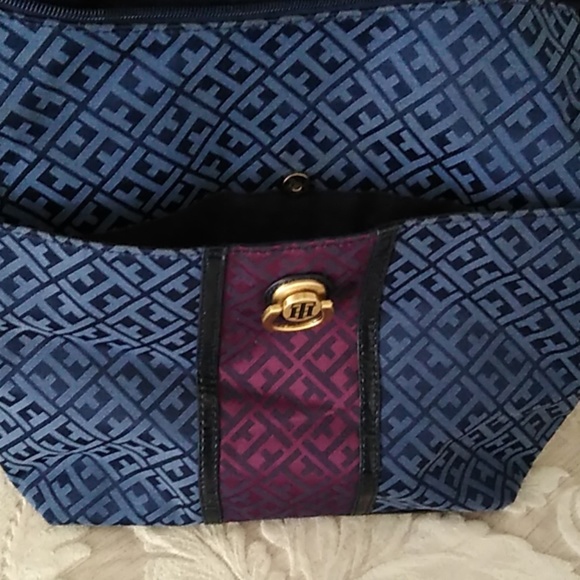 Tommy Hilfiger Tote - Picture 8 of 8
